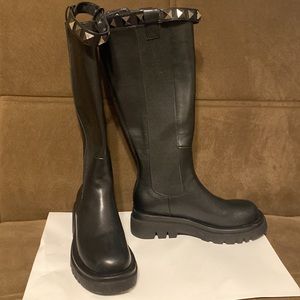 9916J-D 250 (1.5)13 1 CHUNKY KNEE BOOTS BLACK COLOR  SIZE 40 LIKE NEW